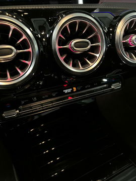 Mercedes-Benz A-Klasse 180 AMG Pano Sfeer Camera Night pakket