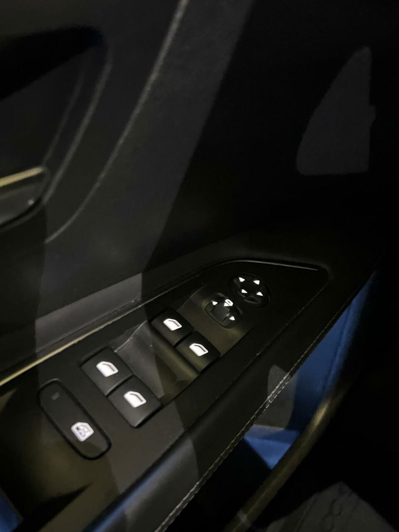 Peugeot 3008 Allure Virtual Carplay PDC Stoelverwarming LED