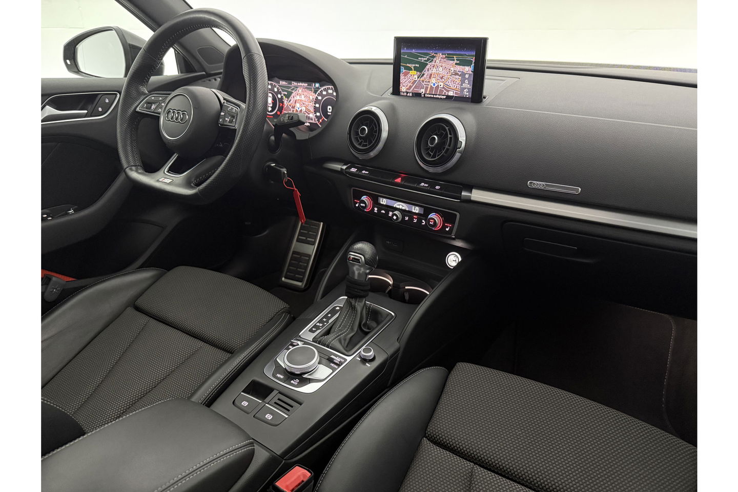 Audi A3 35 TFSI S Line 150PK Pano LED Carplay Cruise Clima Virtual Navi PDC 18''LMV