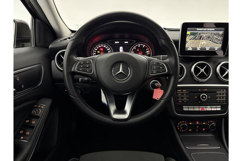 Mercedes-Benz A-Klasse Ambition Airco Cruise LED Navigatie PDC 16"LMV