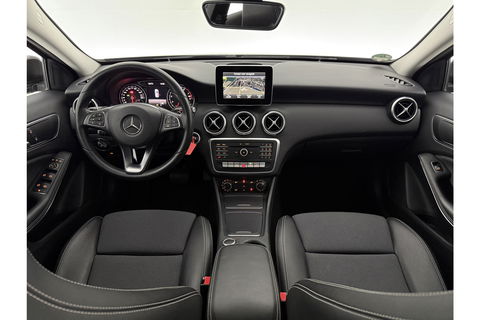 Mercedes-Benz A-Klasse Ambition Airco Cruise LED Navigatie PDC 16"LMV
