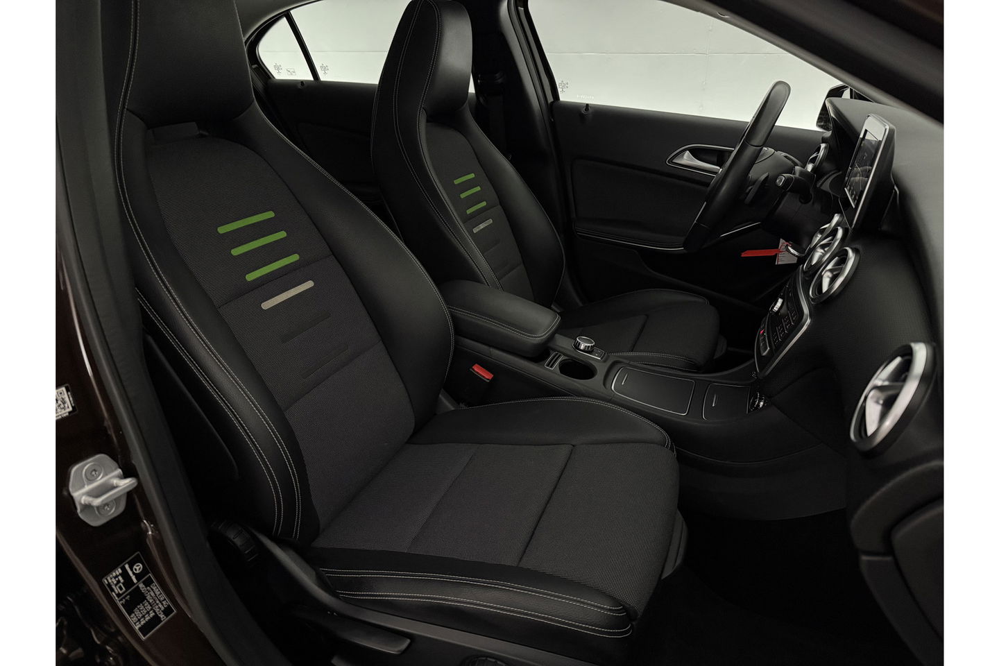Mercedes-Benz A-Klasse Ambition Airco Cruise LED Navigatie PDC 16"LMV
