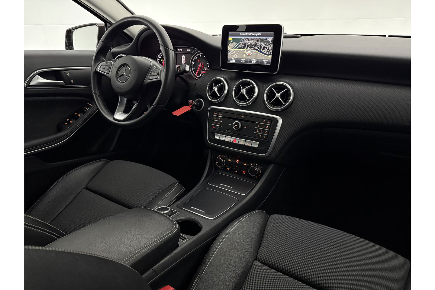 Mercedes-Benz A-Klasse Ambition Airco Cruise LED Navigatie PDC 16"LMV
