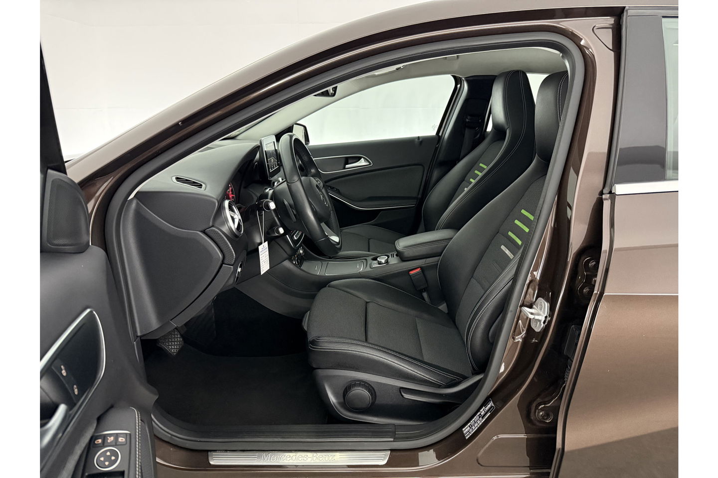 Mercedes-Benz A-Klasse Ambition Airco Cruise LED Navigatie PDC 16"LMV