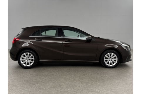 Mercedes-Benz A-Klasse Ambition Airco Cruise LED Navigatie PDC 16"LMV