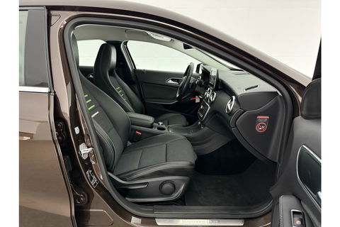 Mercedes-Benz A-Klasse Ambition Airco Cruise LED Navigatie PDC 16"LMV