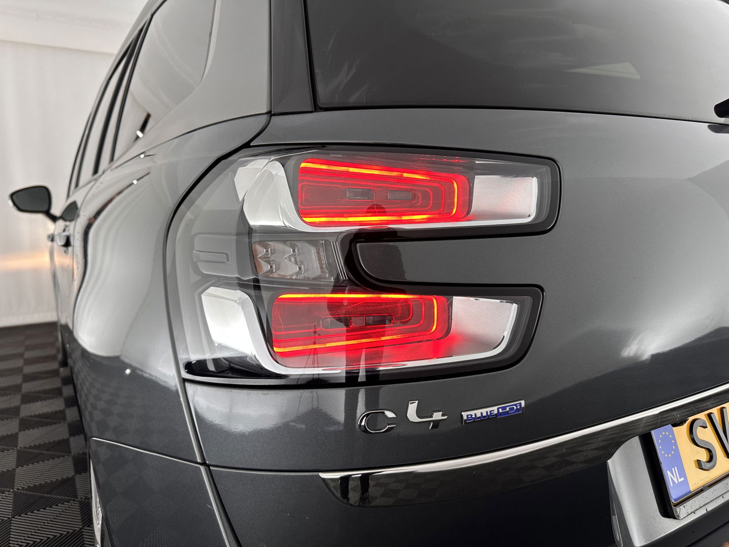 Citroën Grand C4 Picasso 2.0 BlueHDi Intensive [ 7-PERS ] *LUXURY-LEATHER| DIGI-COCKPIT | MEMORY-PACK | CAMERA | KEYLESS | HEATED-MASSAGE-COMFORT-SEATS | INFOTAINMENT-PACK | NAVI-FULLMAP | ECC | TOWBAR | 17''ALU *