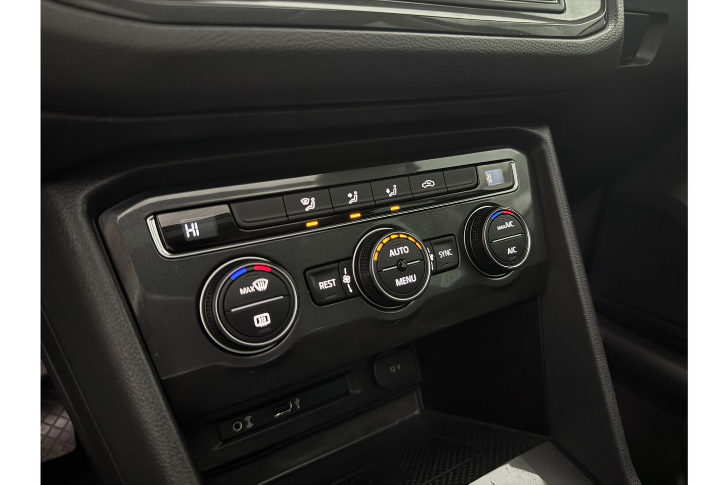 Volkswagen Tiguan 1.4 TSI Pano LED Camera Carplay Adaptive-Cruise Clima Navi PDC 17"LMV