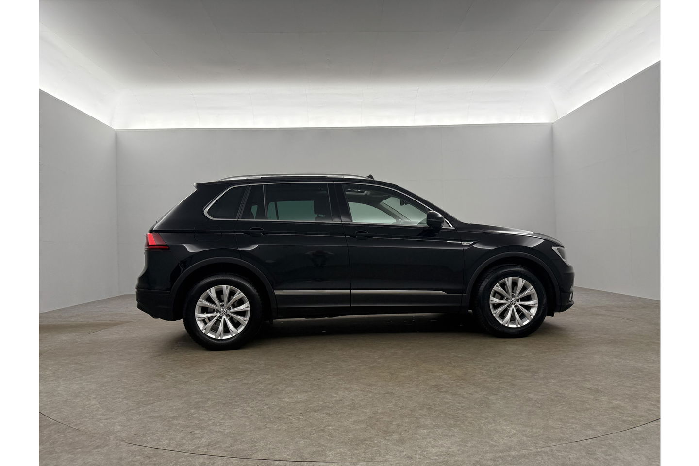 Volkswagen Tiguan 1.4 TSI Pano LED Camera Carplay Adaptive-Cruise Clima Navi PDC 17"LMV