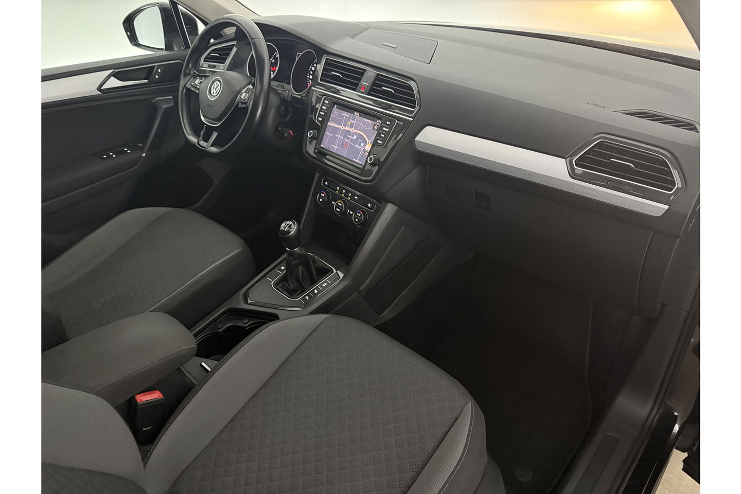 Volkswagen Tiguan 1.4 TSI Pano LED Camera Carplay Adaptive-Cruise Clima Navi PDC 17"LMV