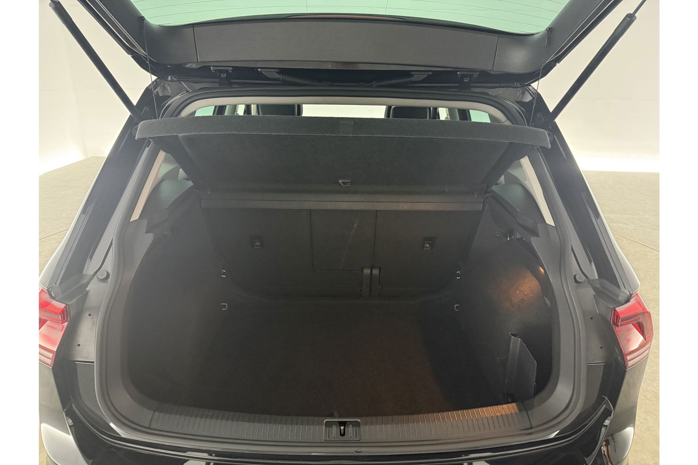Volkswagen Tiguan 1.4 TSI Pano LED Camera Carplay Adaptive-Cruise Clima Navi PDC 17"LMV