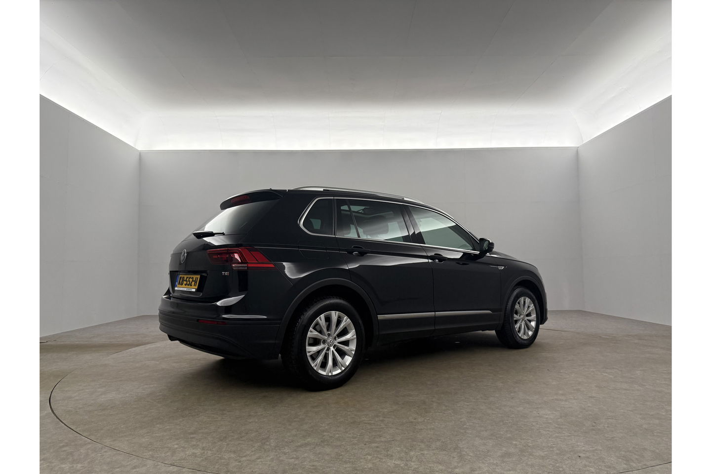 Volkswagen Tiguan 1.4 TSI Pano LED Camera Carplay Adaptive-Cruise Clima Navi PDC 17"LMV