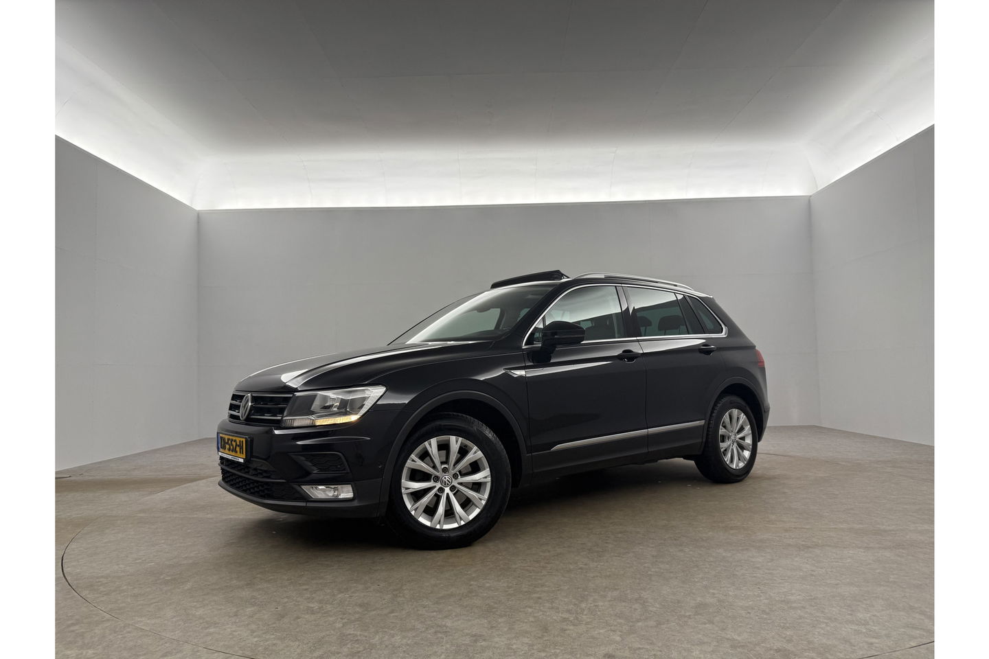 Volkswagen Tiguan 1.4 TSI Pano LED Camera Carplay Adaptive-Cruise Clima Navi PDC 17"LMV