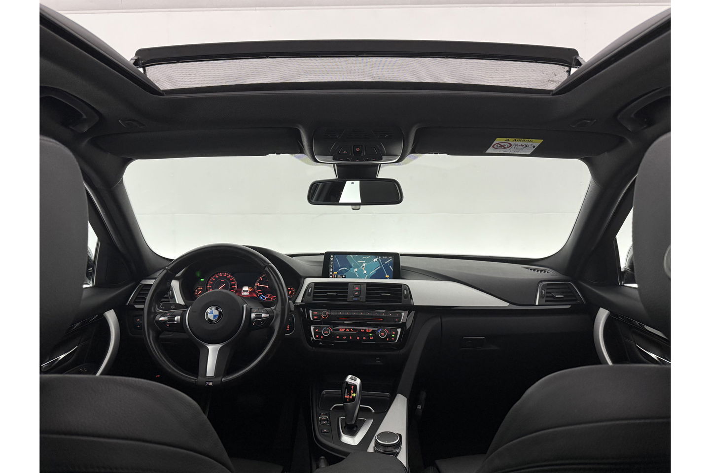 BMW 3 Serie 318i M Sport Pano LED Camera Clima Cruise Navi Head-up Display Leder PDC 18"LMV