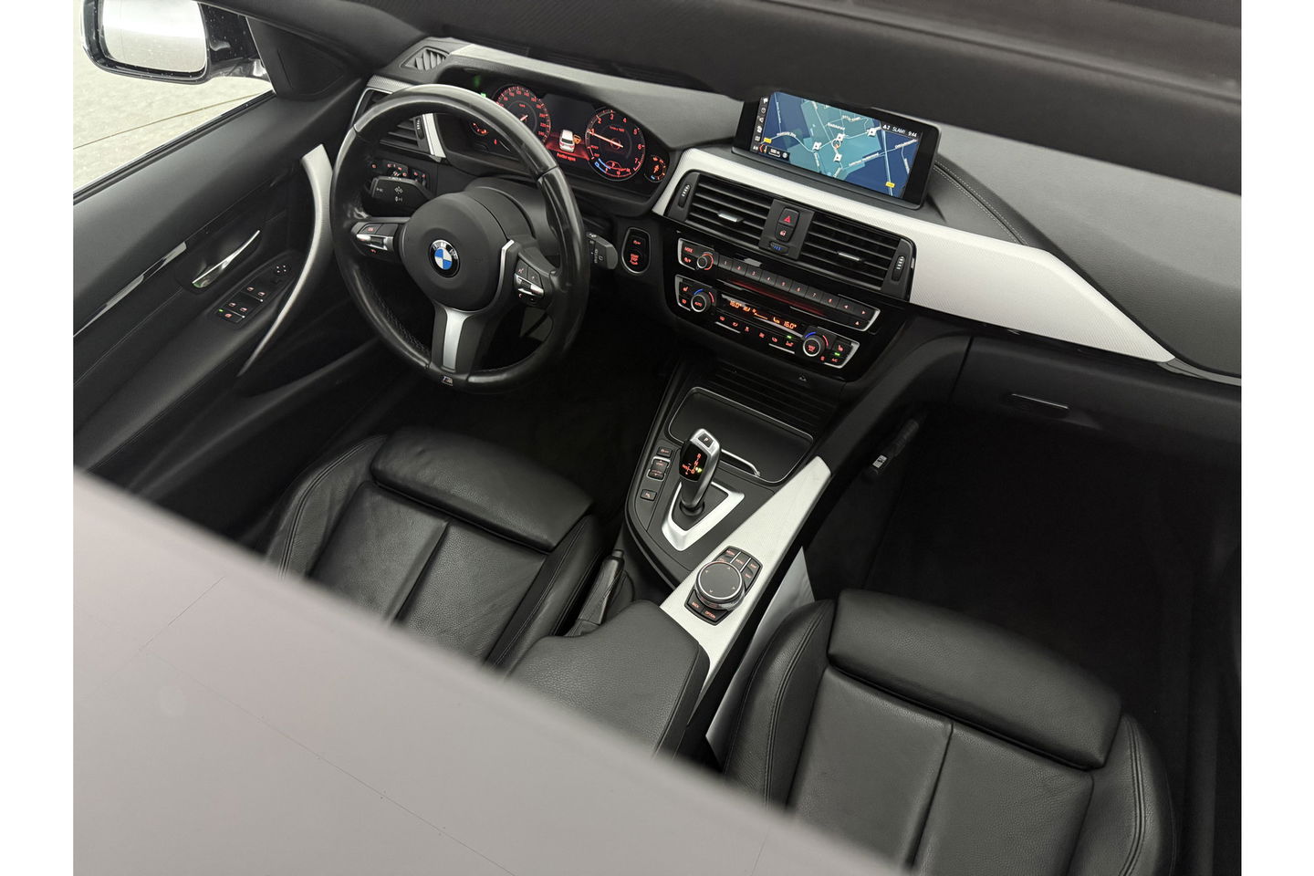 BMW 3 Serie 318i M Sport Pano LED Camera Clima Cruise Navi Head-up Display Leder PDC 18"LMV