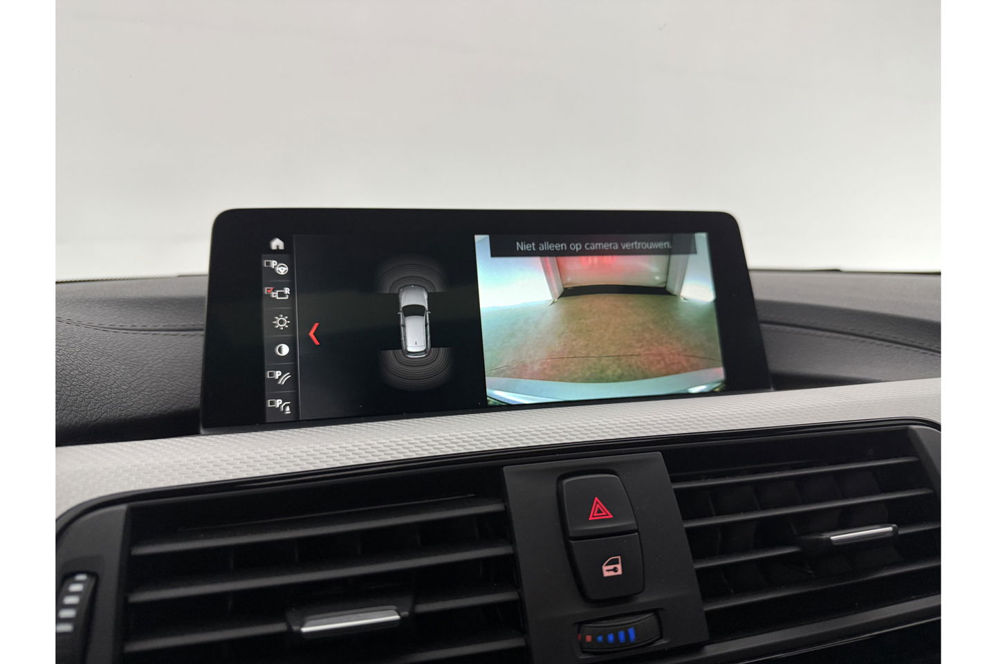 BMW 3 Serie 318i M Sport Pano LED Camera Clima Cruise Navi Head-up Display Leder PDC 18"LMV