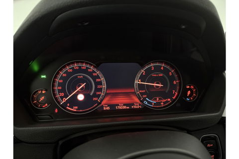 BMW 3 Serie 318i M Sport Pano LED Camera Clima Cruise Navi Head-up Display Leder PDC 18"LMV