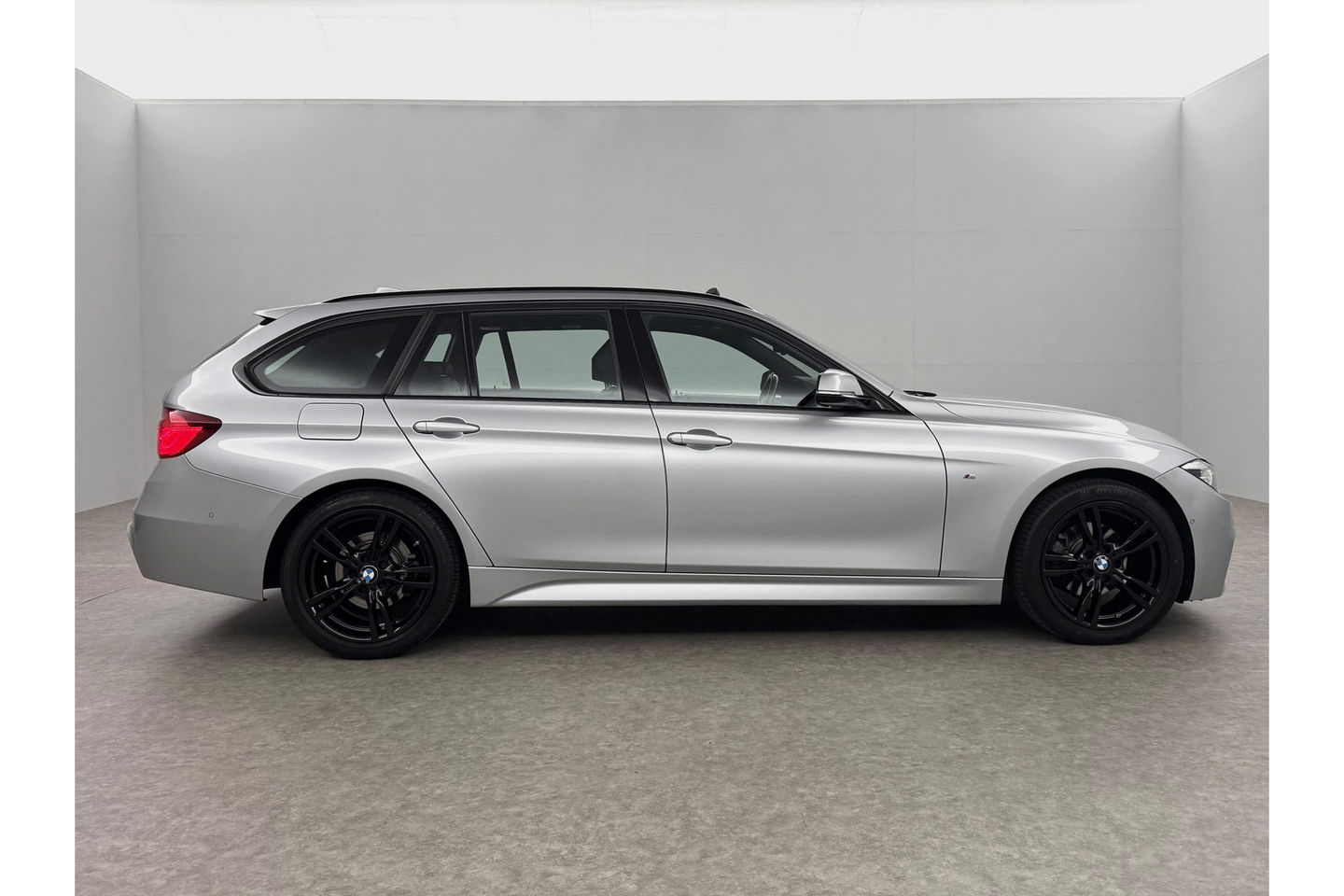 BMW 3 Serie 318i M Sport Pano LED Camera Clima Cruise Navi Head-up Display Leder PDC 18"LMV