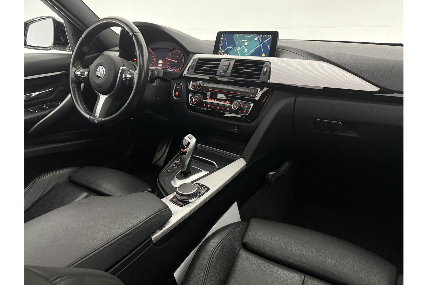 BMW 3 Serie 318i M Sport Pano LED Camera Clima Cruise Navi Head-up Display Leder PDC 18"LMV