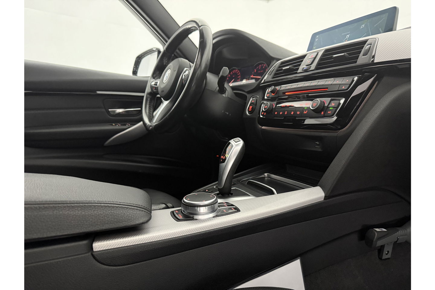 BMW 3 Serie 318i M Sport Pano LED Camera Clima Cruise Navi Head-up Display Leder PDC 18"LMV