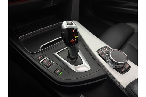 BMW 3 Serie 318i M Sport Pano LED Camera Clima Cruise Navi Head-up Display Leder PDC 18"LMV