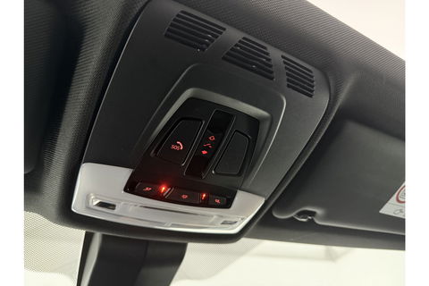 BMW 3 Serie 318i M Sport Pano LED Camera Clima Cruise Navi Head-up Display Leder PDC 18"LMV