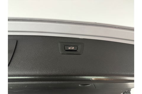 BMW 3 Serie 318i M Sport Pano LED Camera Clima Cruise Navi Head-up Display Leder PDC 18"LMV