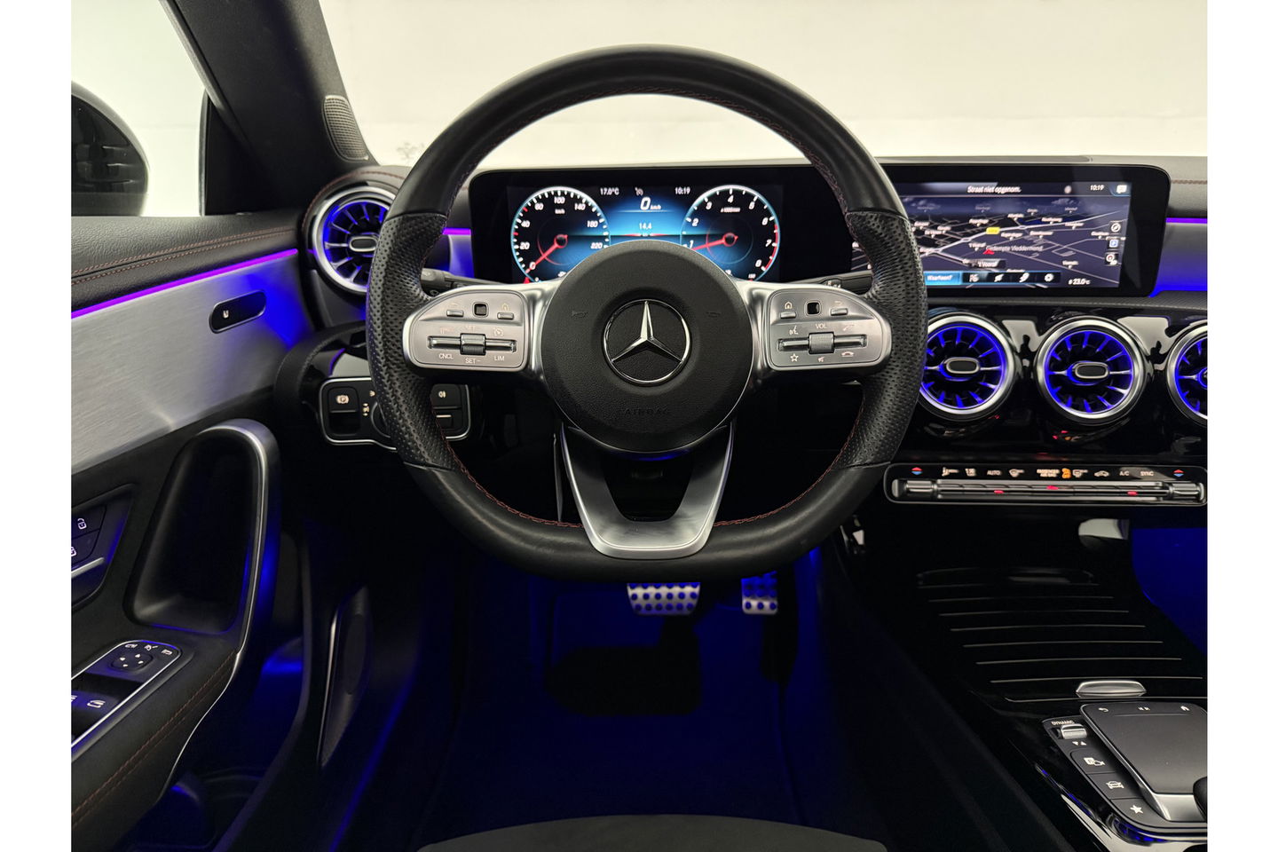 Mercedes-Benz CLA-Klasse 180 AMG Pano Sfeer LED Virtual Camera Clima Carplay Cruise Navi 18"LMV PDC Stoelverw.