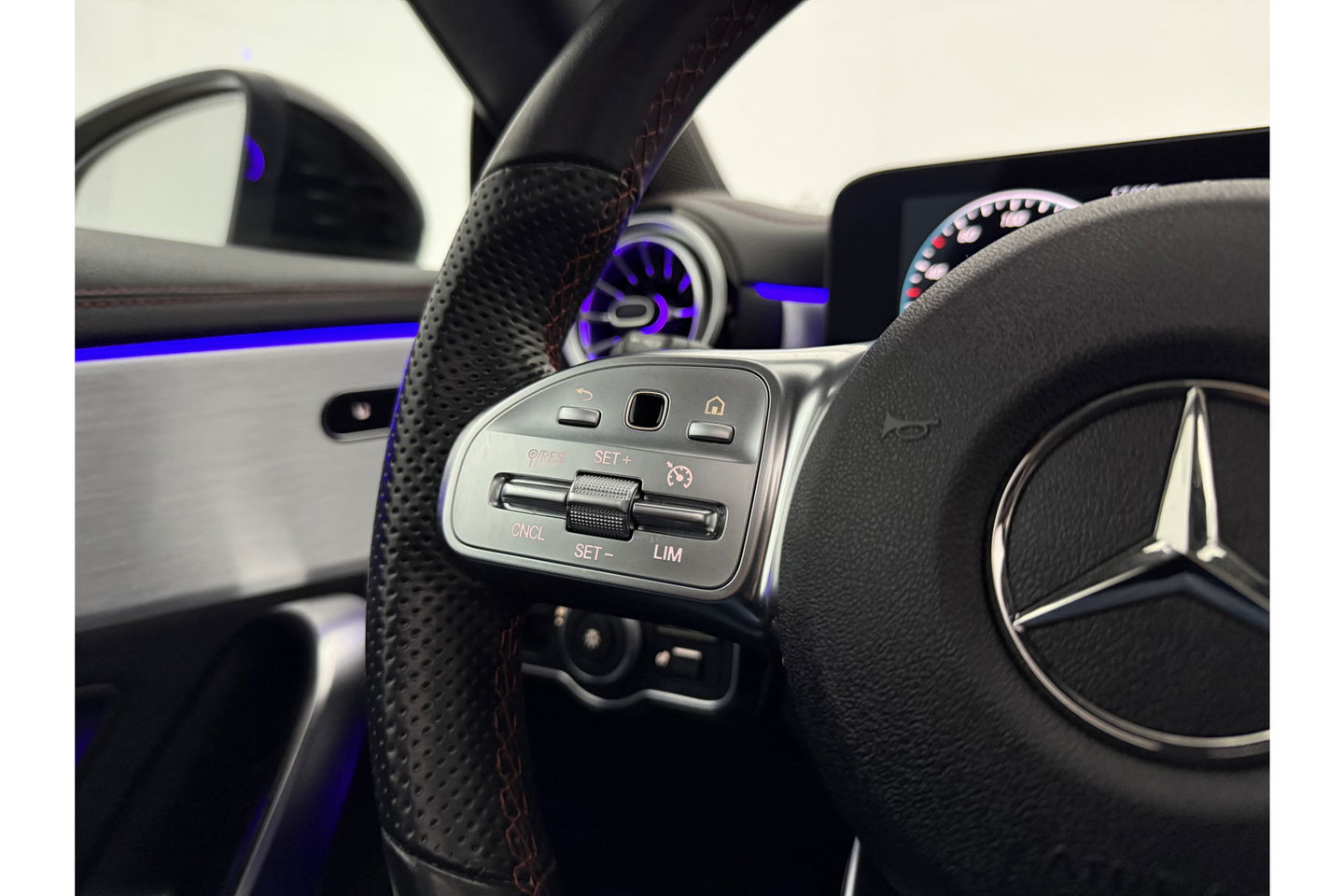 Mercedes-Benz CLA-Klasse 180 AMG Pano Sfeer LED Virtual Camera Clima Carplay Cruise Navi 18"LMV PDC Stoelverw.