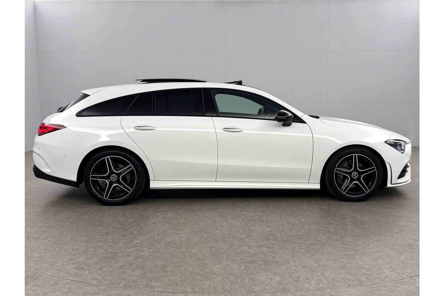 Mercedes-Benz CLA-Klasse 180 AMG Pano Sfeer LED Virtual Camera Clima Carplay Cruise Navi 18"LMV PDC Stoelverw.