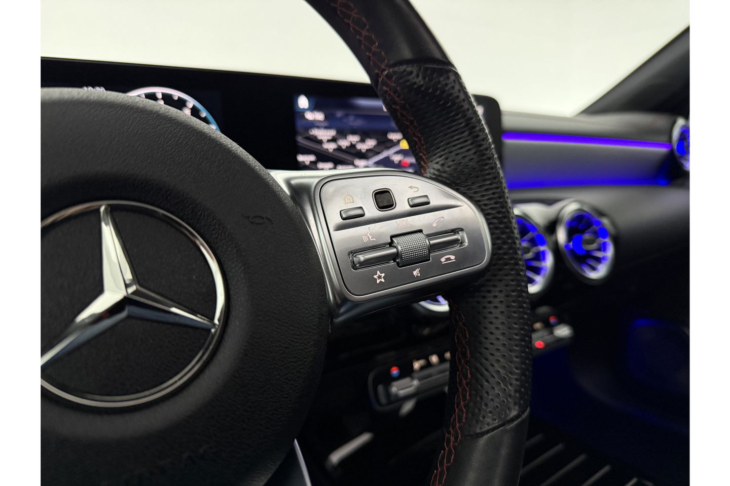 Mercedes-Benz CLA-Klasse 180 AMG Pano Sfeer LED Virtual Camera Clima Carplay Cruise Navi 18"LMV PDC Stoelverw.
