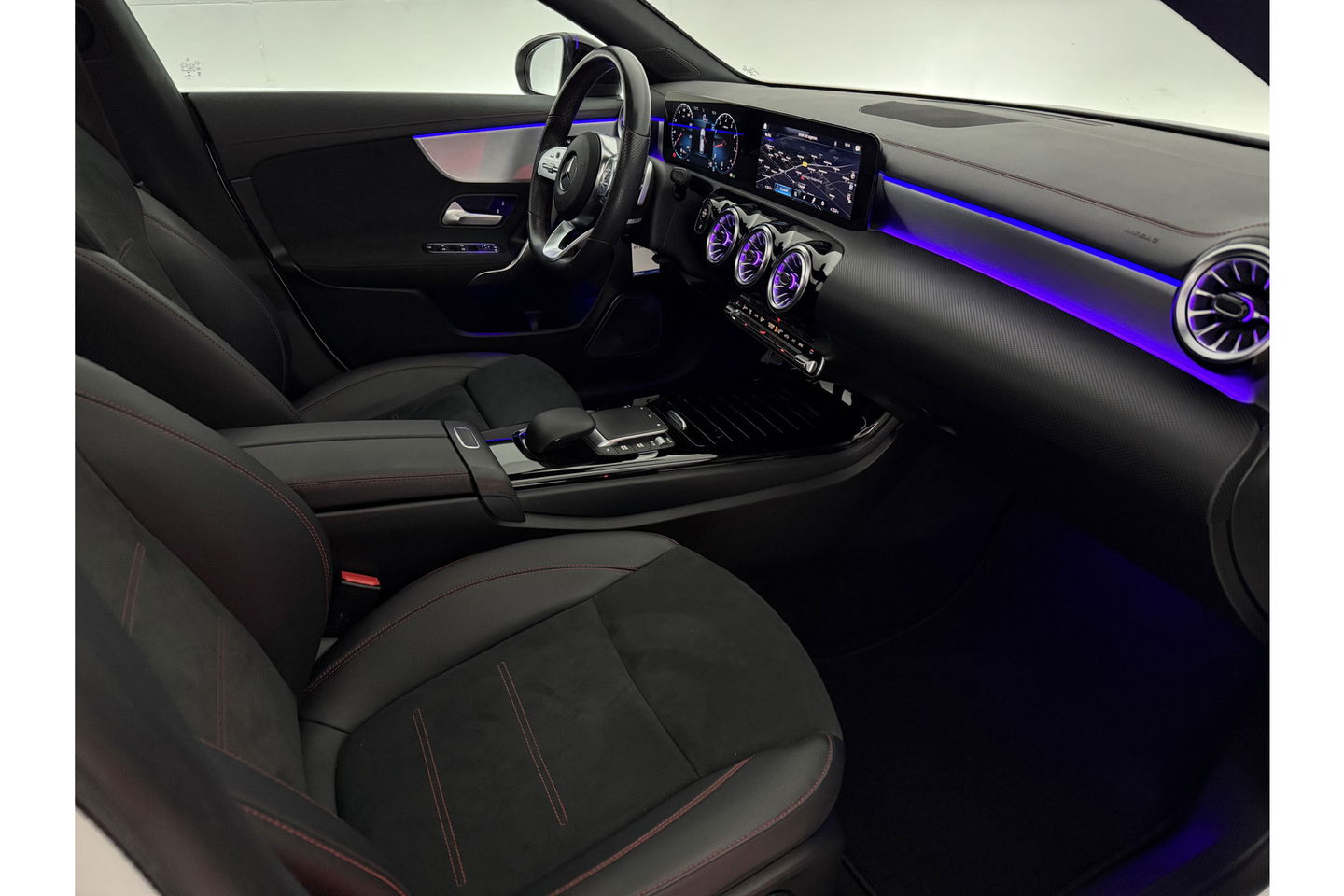 Mercedes-Benz CLA-Klasse 180 AMG Pano Sfeer LED Virtual Camera Clima Carplay Cruise Navi 18"LMV PDC Stoelverw.