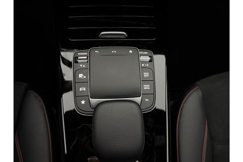 Mercedes-Benz CLA-Klasse 180 AMG Pano Sfeer LED Virtual Camera Clima Carplay Cruise Navi 18"LMV PDC Stoelverw.