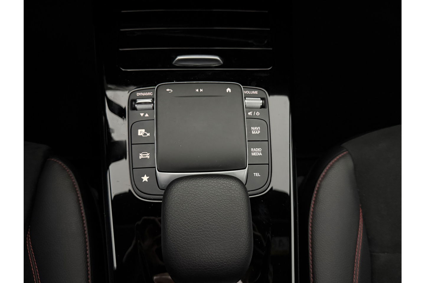Mercedes-Benz CLA-Klasse 180 AMG Pano Sfeer LED Virtual Camera Clima Carplay Cruise Navi 18"LMV PDC Stoelverw.