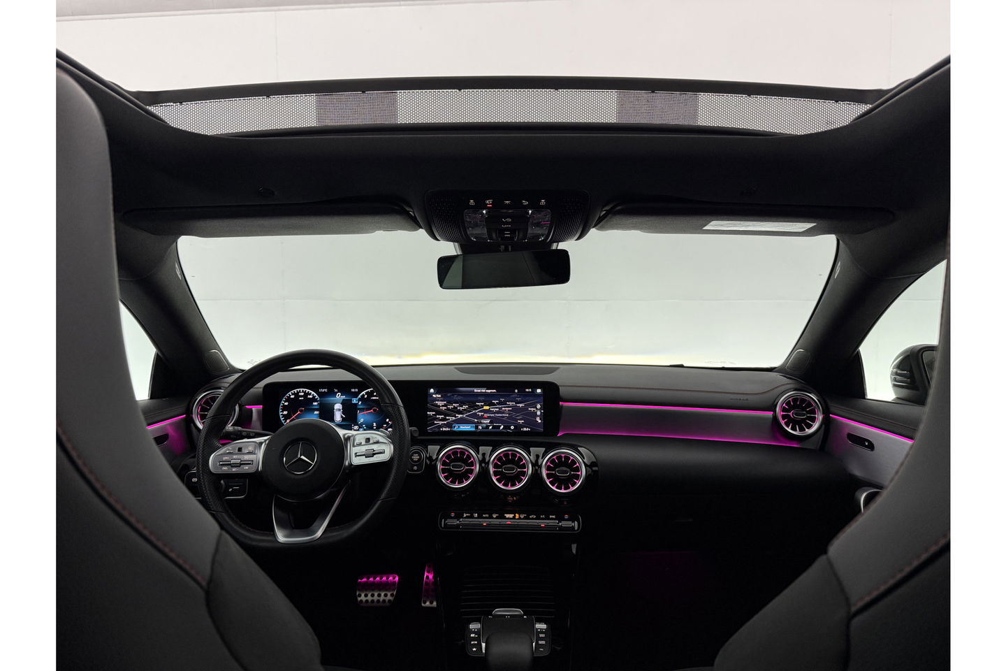 Mercedes-Benz CLA-Klasse 180 AMG Pano Sfeer LED Virtual Camera Clima Carplay Cruise Navi 18"LMV PDC Stoelverw.