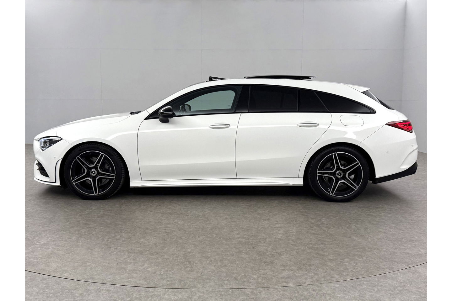 Mercedes-Benz CLA-Klasse 180 AMG Pano Sfeer LED Virtual Camera Clima Carplay Cruise Navi 18"LMV PDC Stoelverw.