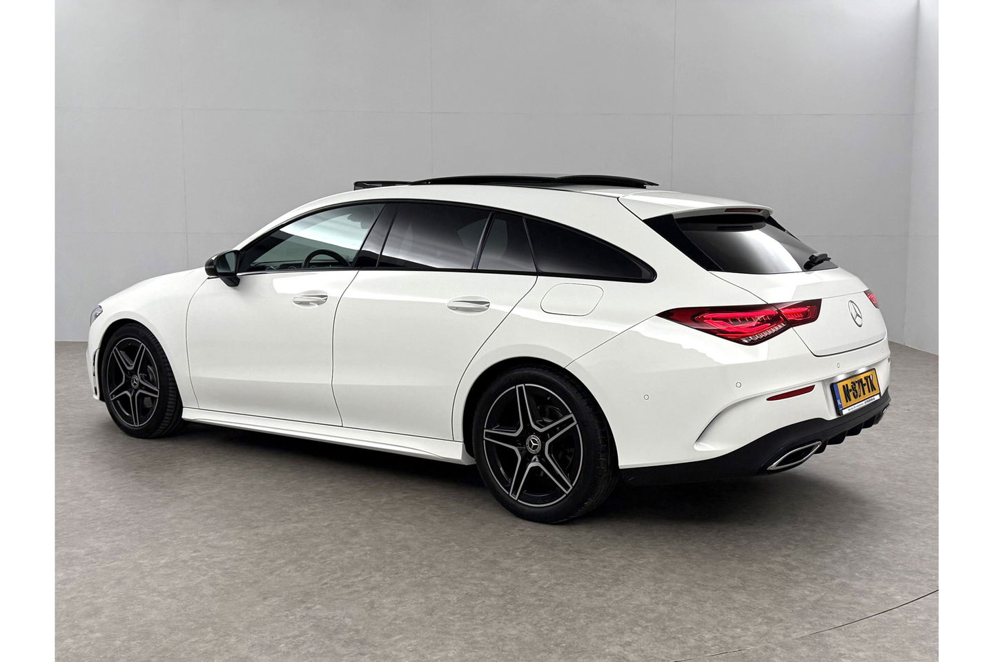 Mercedes-Benz CLA-Klasse 180 AMG Pano Sfeer LED Virtual Camera Clima Carplay Cruise Navi 18"LMV PDC Stoelverw.