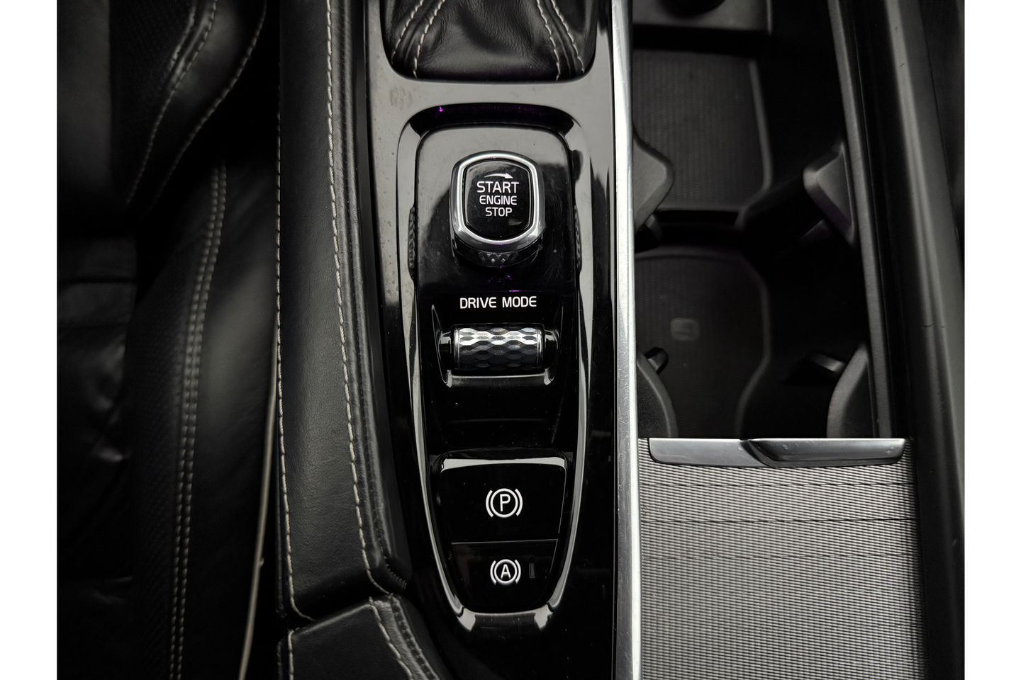 Volvo V90 2.0 T4 R-Design 190PK LED Trekhaak Camera LED Harman/Kardon Carplay Leder Clima Navi 20"LMV Memory-Seats PDC