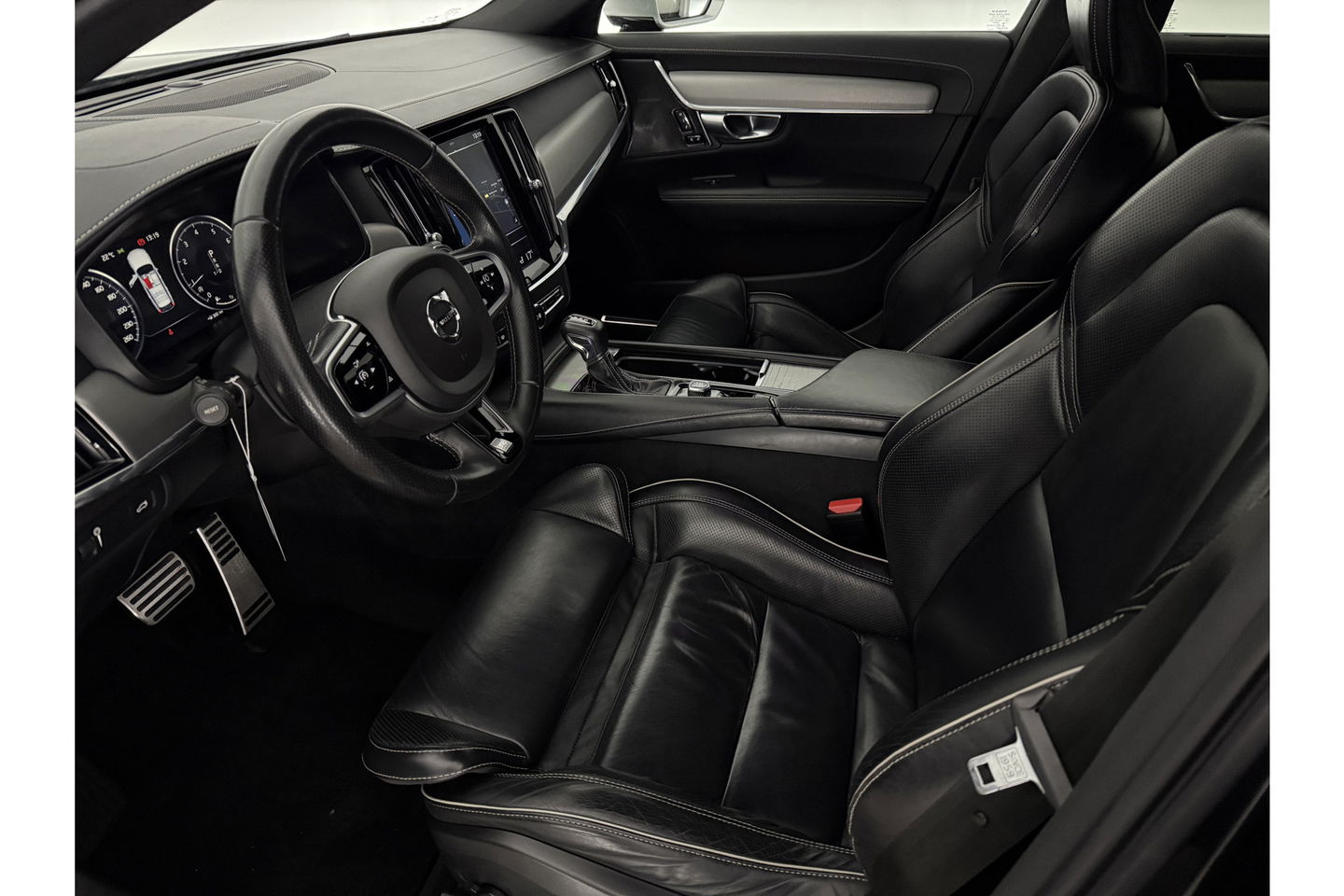 Volvo V90 2.0 T4 R-Design 190PK LED Trekhaak Camera LED Harman/Kardon Carplay Leder Clima Navi 20"LMV Memory-Seats PDC