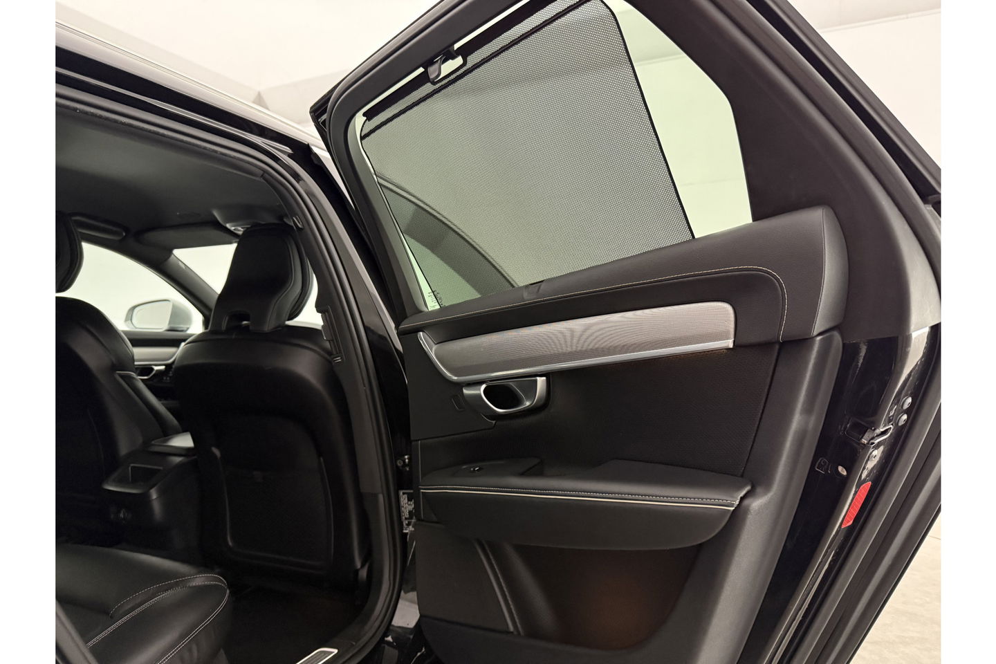Volvo V90 2.0 T4 R-Design 190PK LED Trekhaak Camera LED Harman/Kardon Carplay Leder Clima Navi 20"LMV Memory-Seats PDC