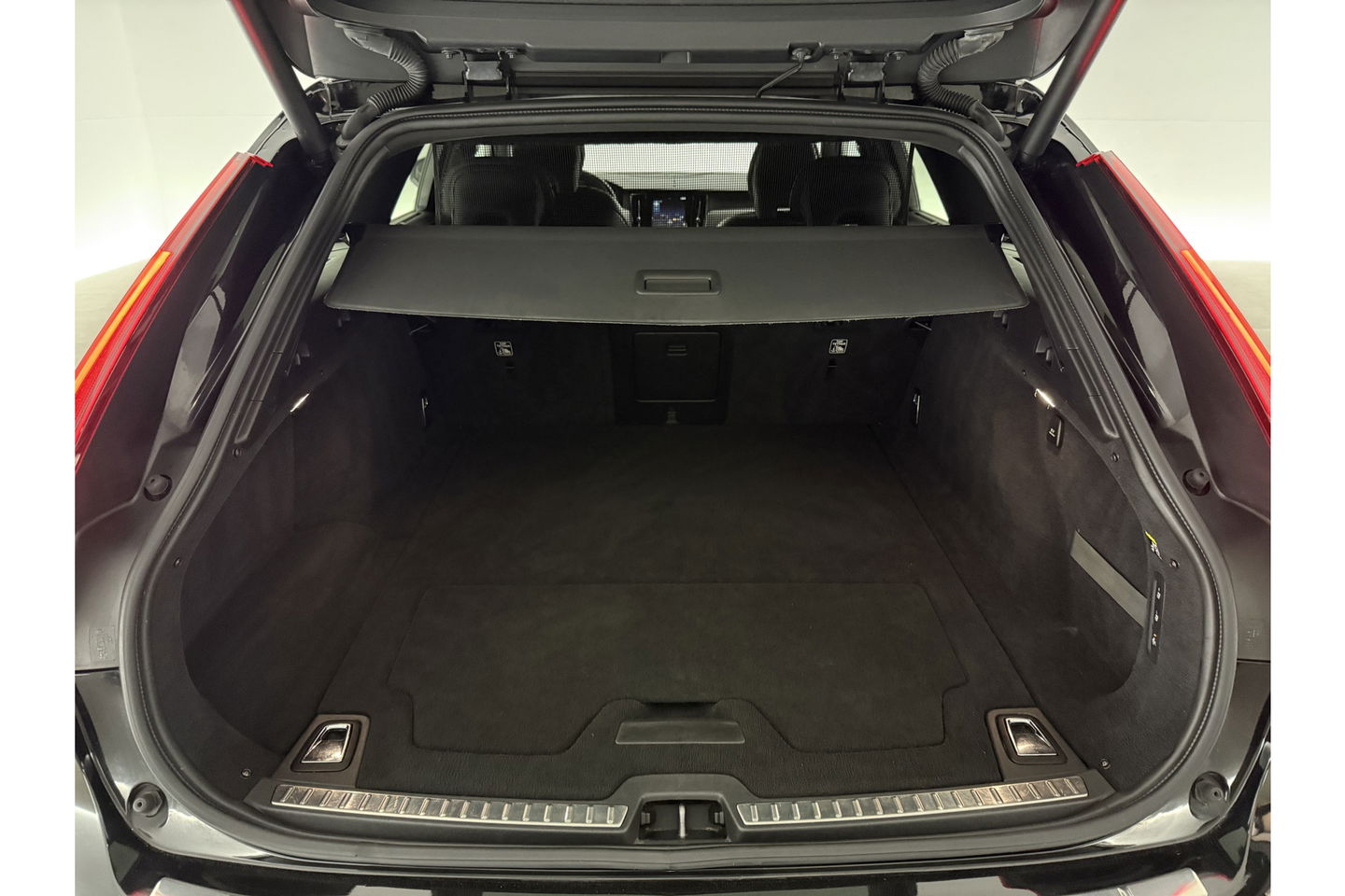 Volvo V90 2.0 T4 R-Design 190PK LED Trekhaak Camera LED Harman/Kardon Carplay Leder Clima Navi 20"LMV Memory-Seats PDC