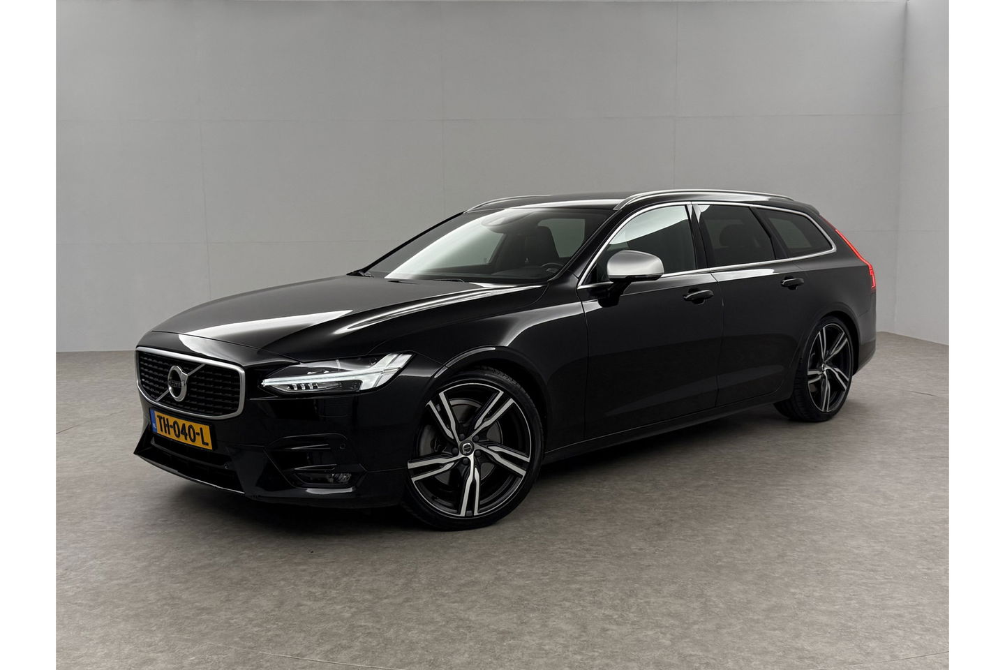 Volvo V90 2.0 T4 R-Design 190PK LED Trekhaak Camera LED Harman/Kardon Carplay Leder Clima Navi 20"LMV Memory-Seats PDC