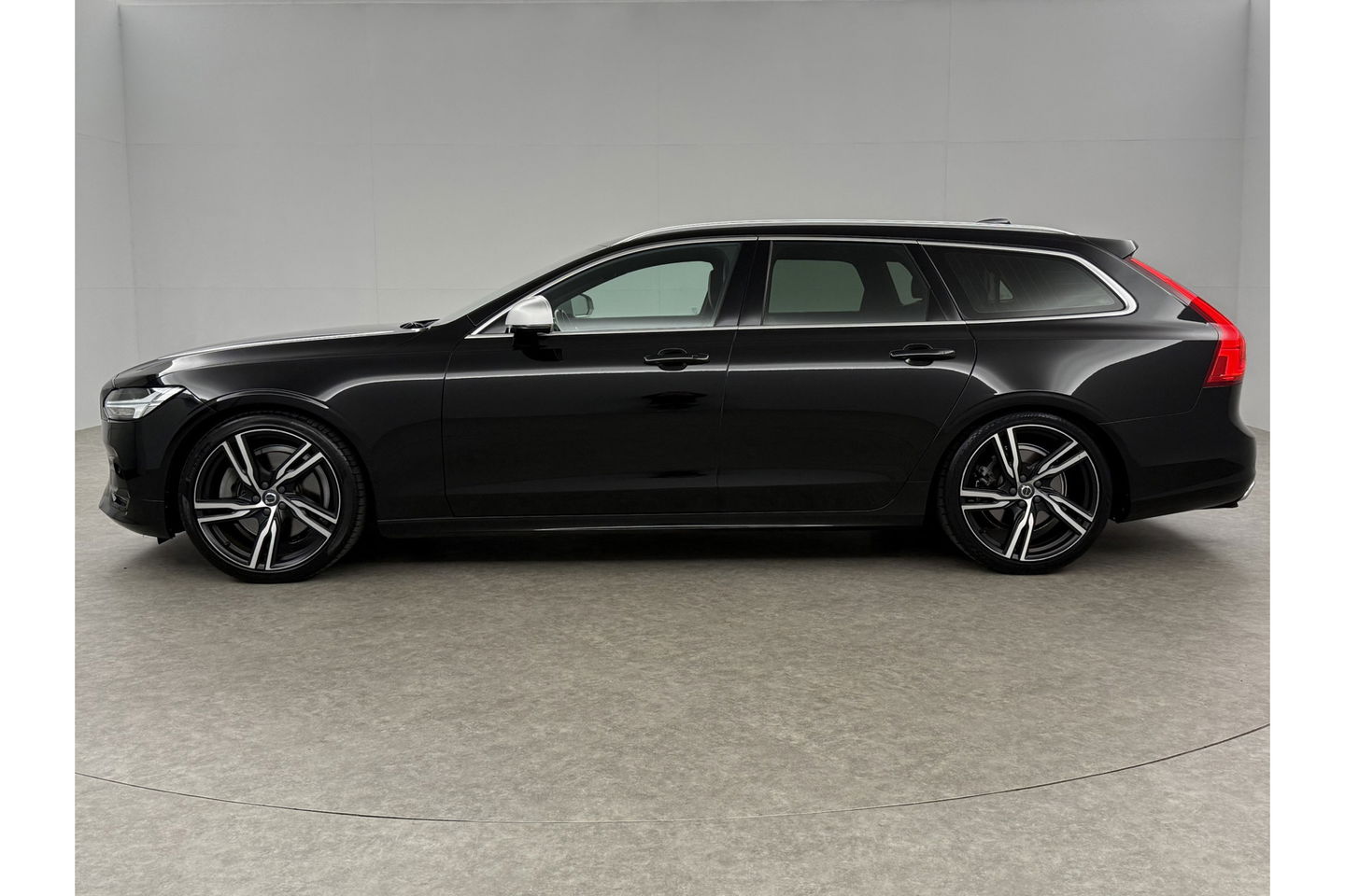 Volvo V90 2.0 T4 R-Design 190PK LED Trekhaak Camera LED Harman/Kardon Carplay Leder Clima Navi 20"LMV Memory-Seats PDC