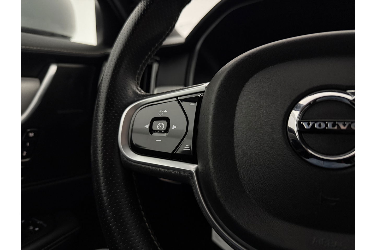 Volvo V90 2.0 T4 R-Design 190PK LED Trekhaak Camera LED Harman/Kardon Carplay Leder Clima Navi 20"LMV Memory-Seats PDC