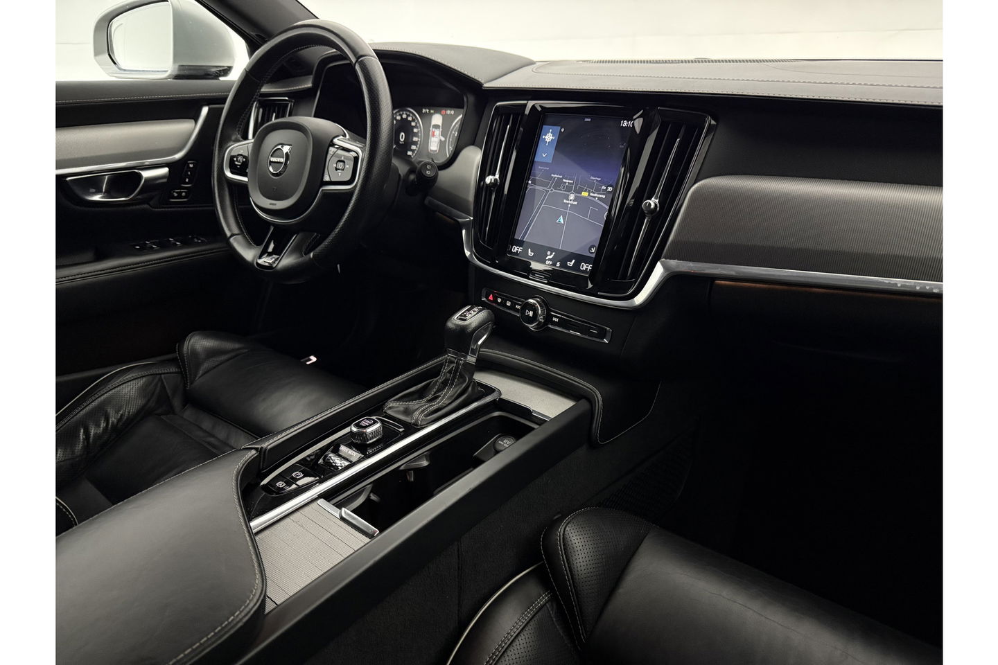 Volvo V90 2.0 T4 R-Design 190PK LED Trekhaak Camera LED Harman/Kardon Carplay Leder Clima Navi 20"LMV Memory-Seats PDC