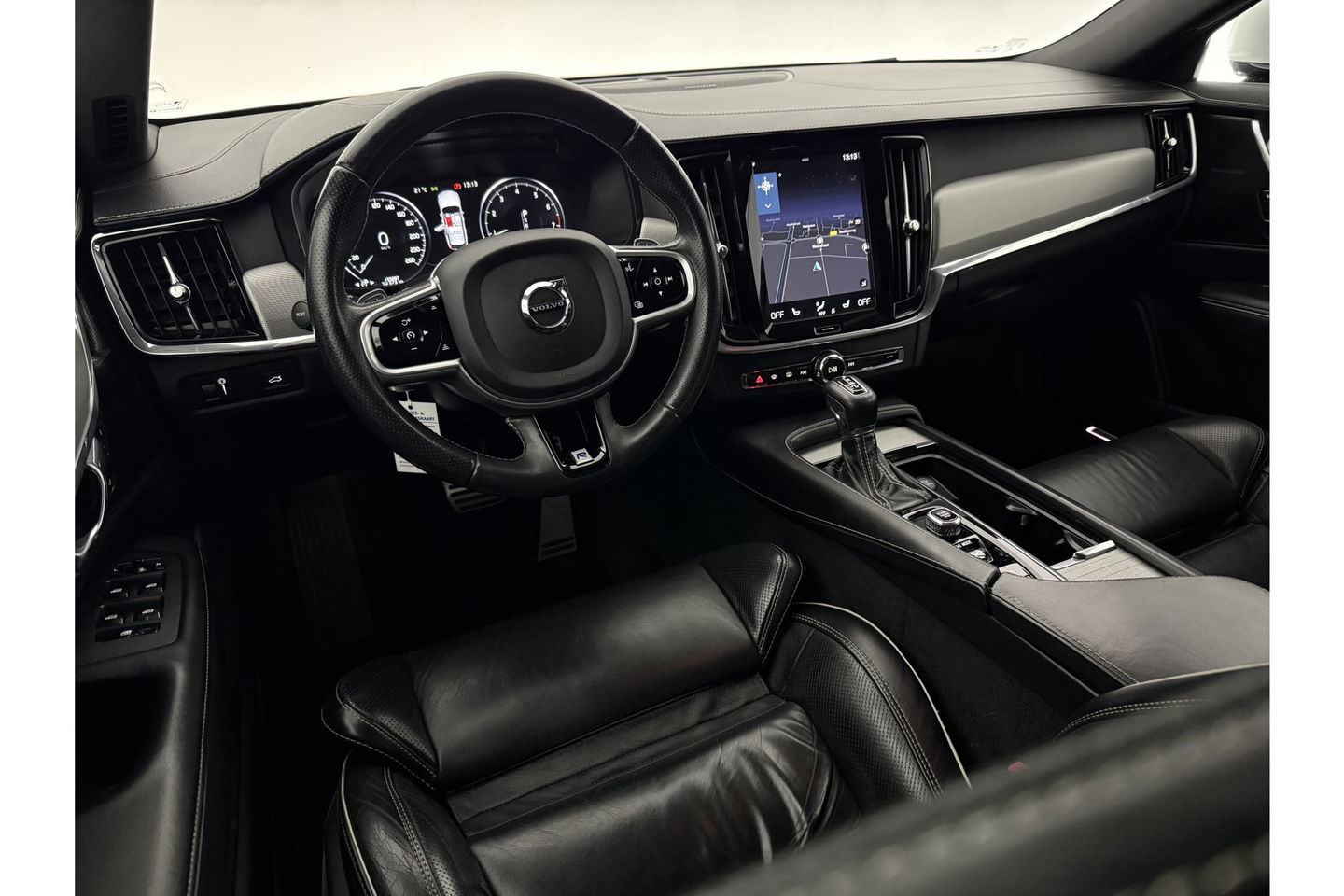 Volvo V90 2.0 T4 R-Design 190PK LED Trekhaak Camera LED Harman/Kardon Carplay Leder Clima Navi 20"LMV Memory-Seats PDC