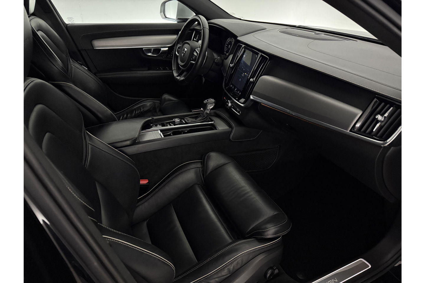 Volvo V90 2.0 T4 R-Design 190PK LED Trekhaak Camera LED Harman/Kardon Carplay Leder Clima Navi 20"LMV Memory-Seats PDC