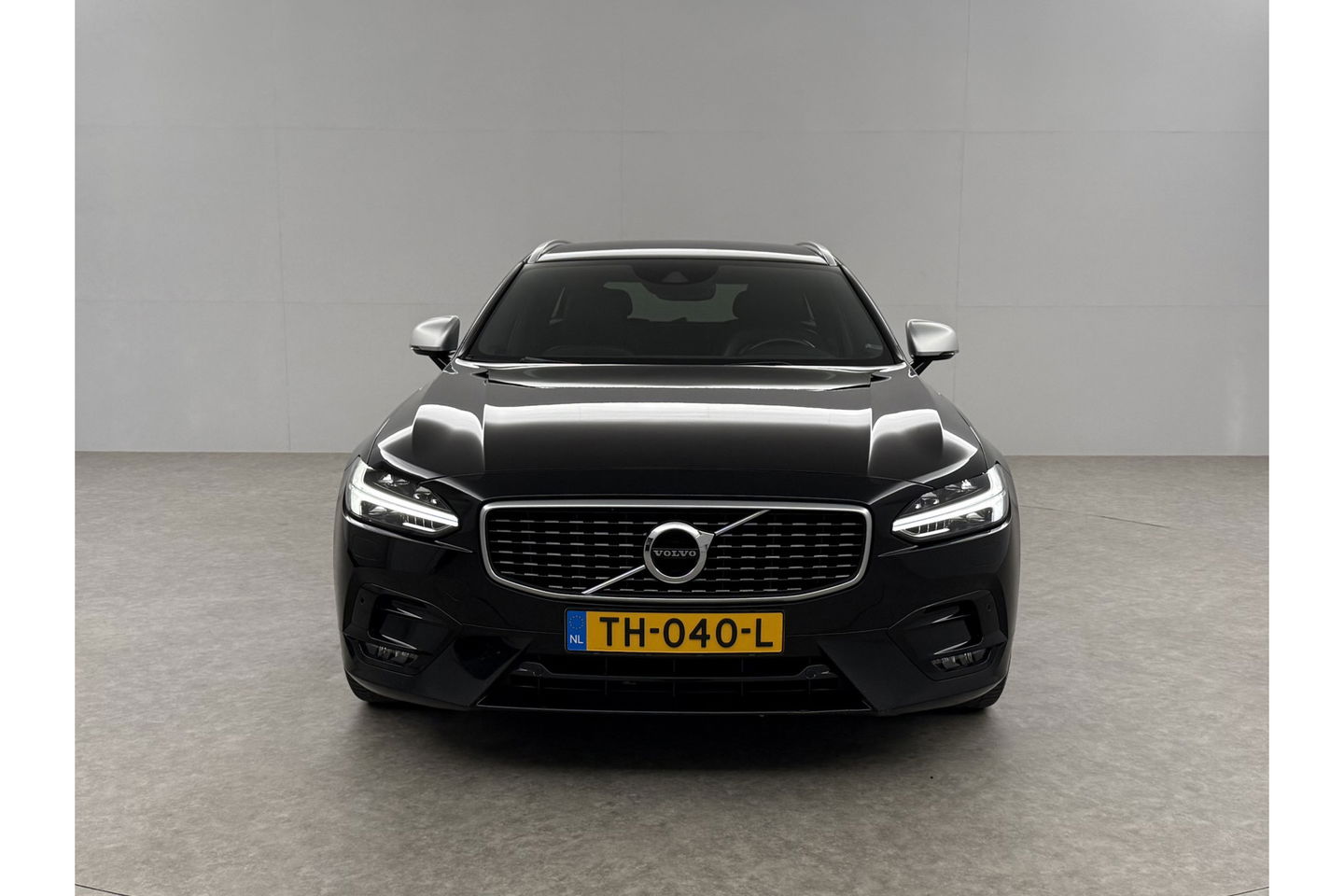 Volvo V90 2.0 T4 R-Design 190PK LED Trekhaak Camera LED Harman/Kardon Carplay Leder Clima Navi 20"LMV Memory-Seats PDC