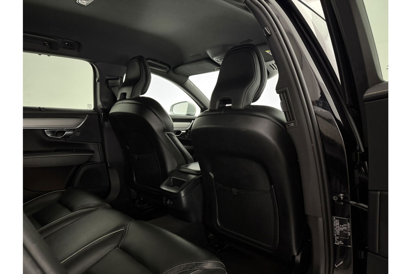 Volvo V90 2.0 T4 R-Design 190PK LED Trekhaak Camera LED Harman/Kardon Carplay Leder Clima Navi 20"LMV Memory-Seats PDC