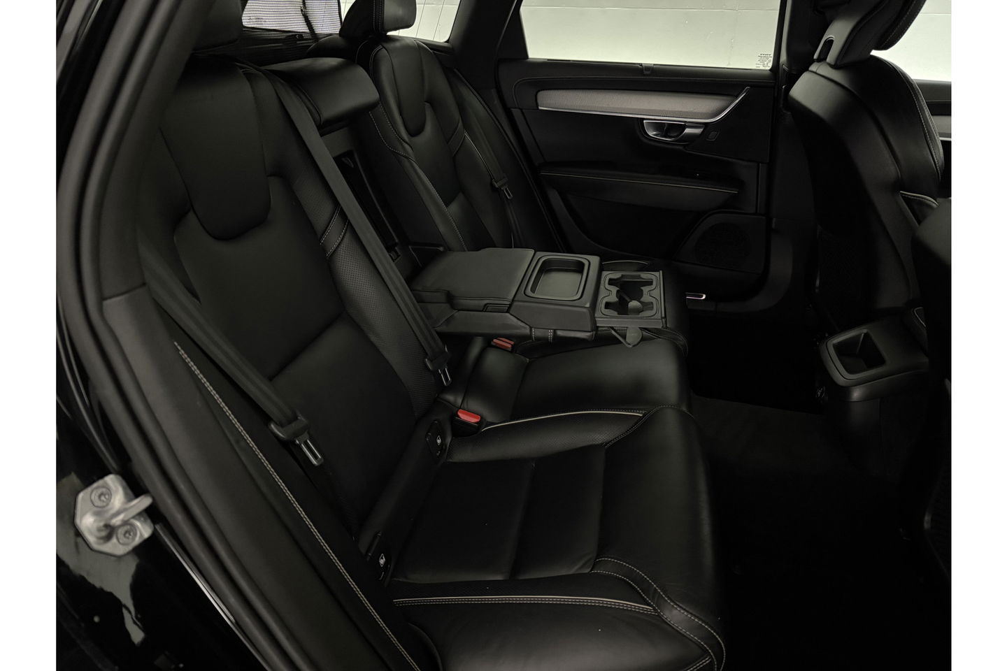 Volvo V90 2.0 T4 R-Design 190PK LED Trekhaak Camera LED Harman/Kardon Carplay Leder Clima Navi 20"LMV Memory-Seats PDC